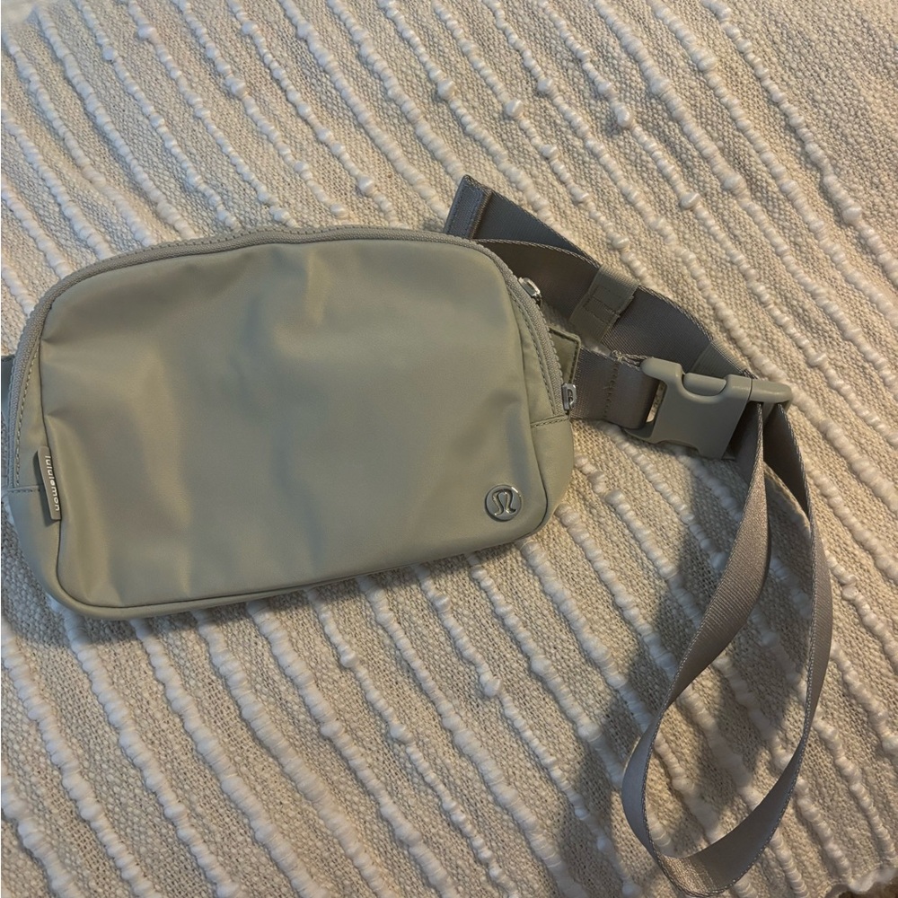 NWT- Lululemon belt bag